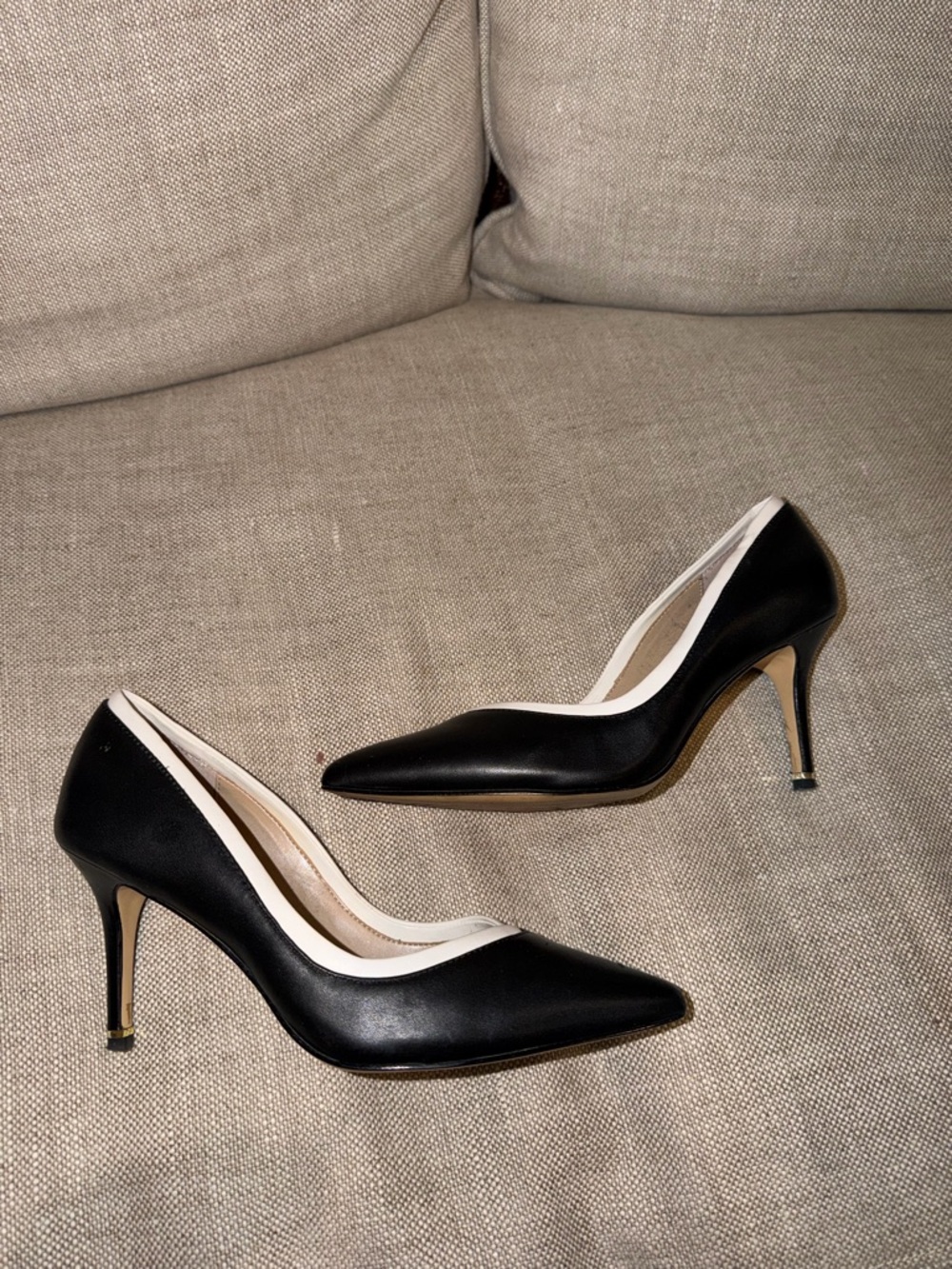 White House Black Market Black and White Pointed Toe Women's Pumps Size 8 - Picture 3 of 6